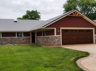 350 Harvester Rd, Canton, IL 61520