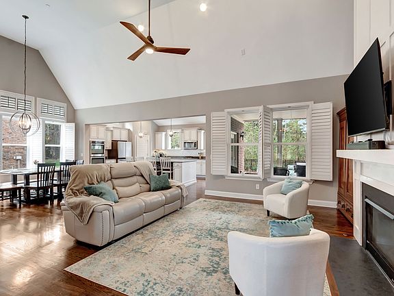2nd image of 2689 Hargate Dr