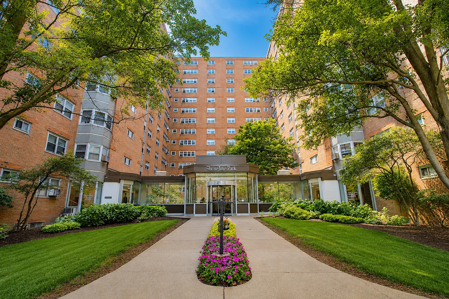 1 bed, 1.0 bath, 650 sqft, $1,900 — Photo 1