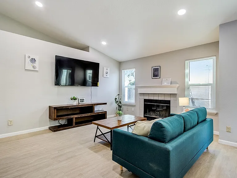 9313 Hoyleton Way — Photo 2