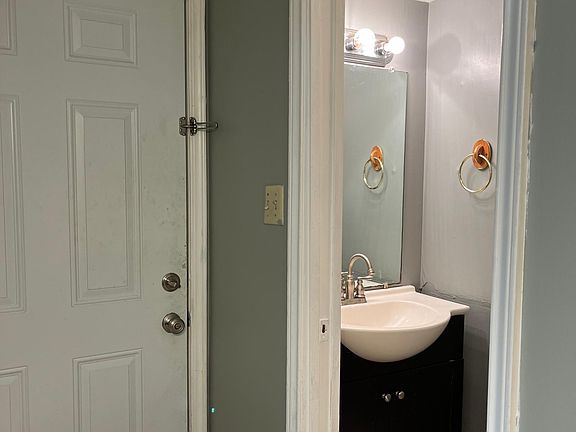 3rd image of 2826 Louisiana Ave #1110