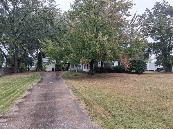 2415 Weir Rd NE, Warren, OH 44483