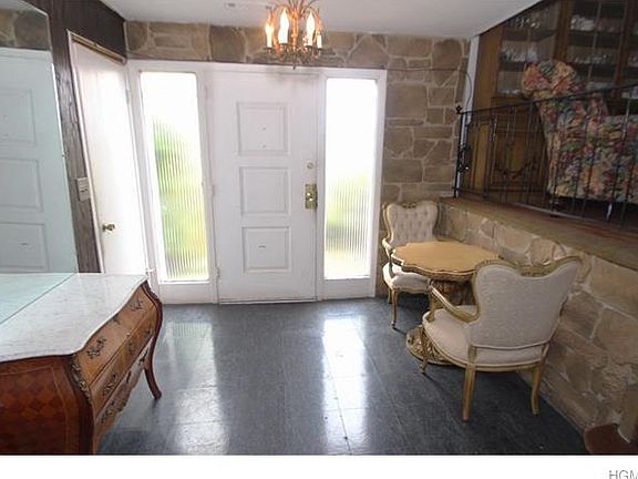 2nd image of 71 Stonewall Cir