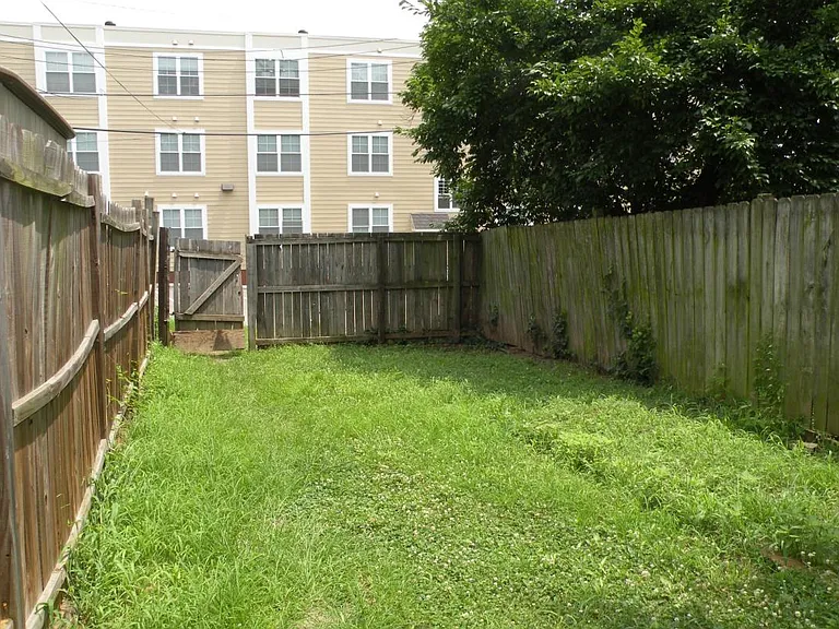 105 S Pine St — Photo 52