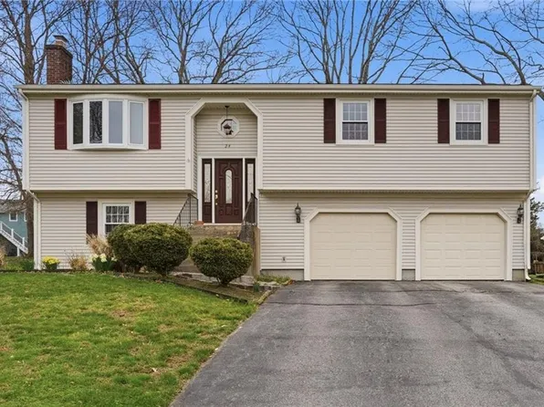 24 Sandy Ln, Bristol, RI 02809