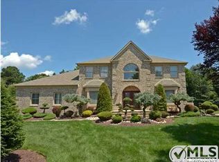 18 Locksley Ln, Manalapan, NJ 07726