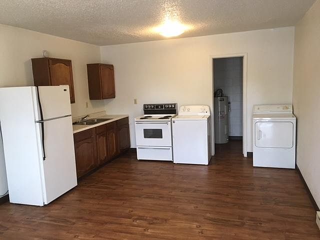 1st image of 512 E 1st St
