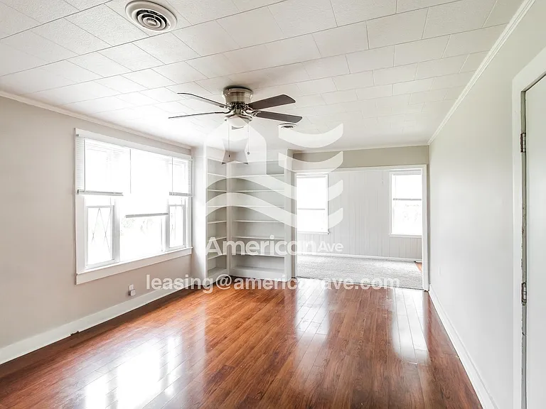 1437009_002_living_room_13650074.jpg