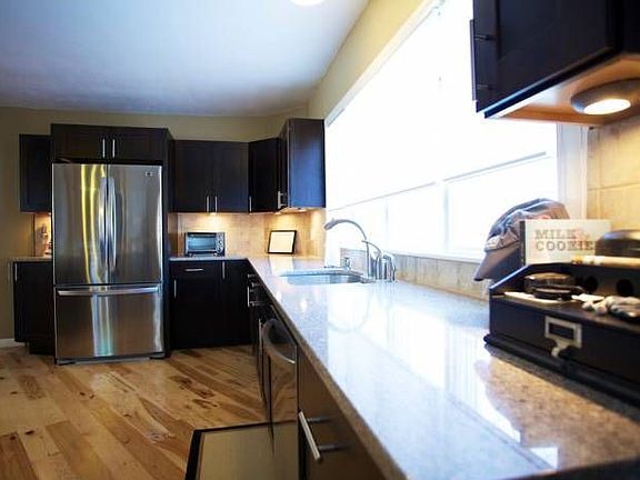 Kitchen: Countertops