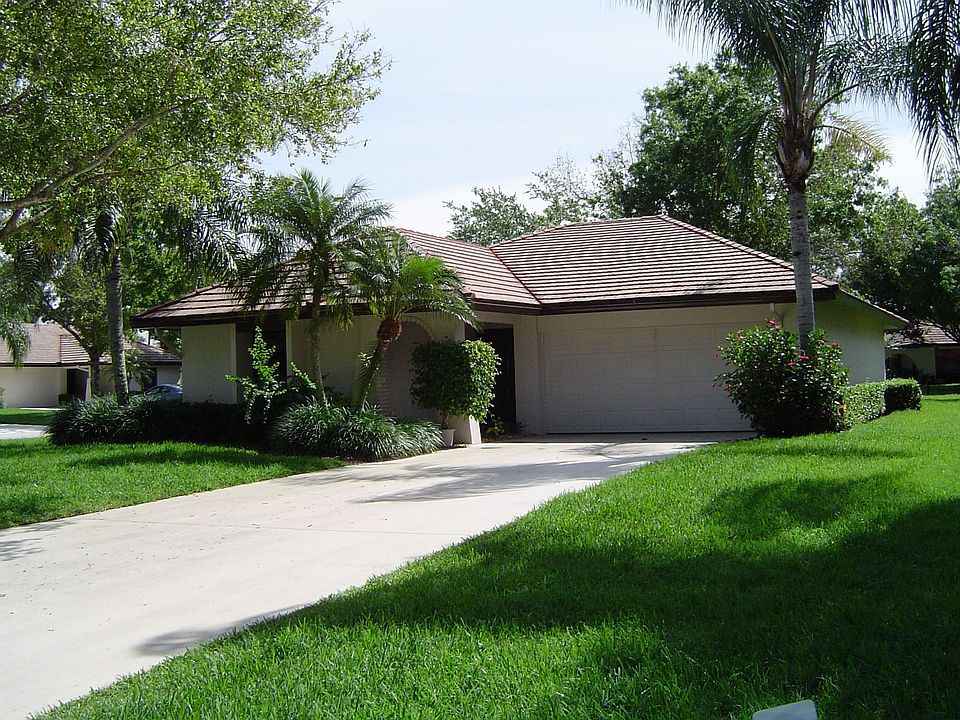 1st image of 2711 SW Willowood Cir