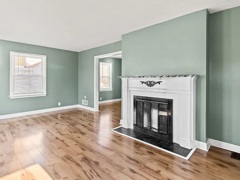 346 N 21st St — Photo 15