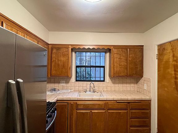 5th image of 425-427 23rd St #425