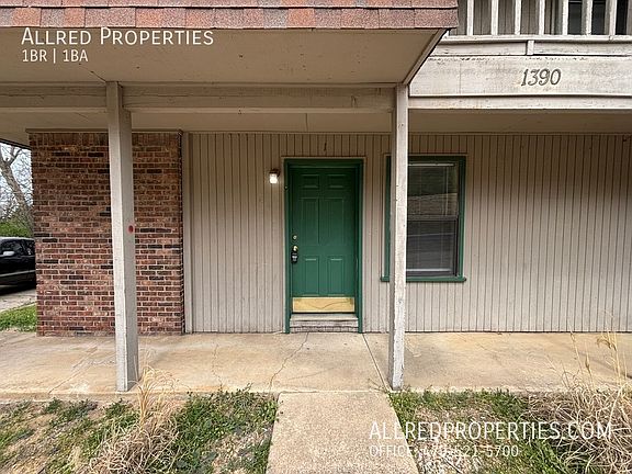 3rd image of 1390 W Wedington Dr APT 1