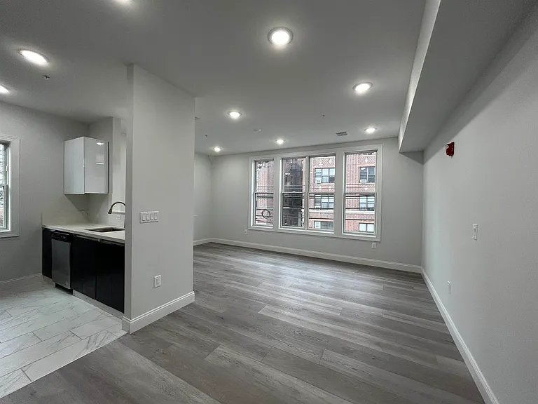 144 Bergen Ave #2A — Photo 5