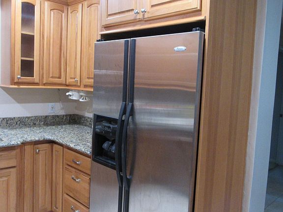 4th image of 1139 Harbour Point Dr