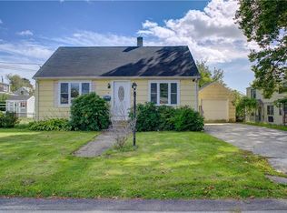18 Rosedale Ave, Middletown, RI 02842