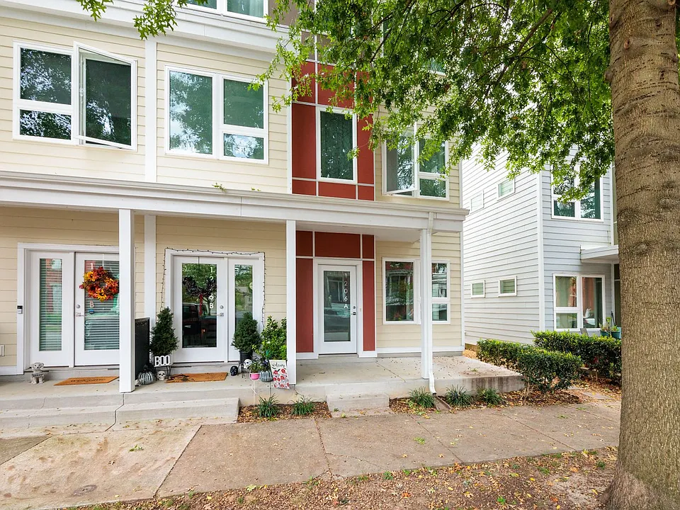 1206 Porter St