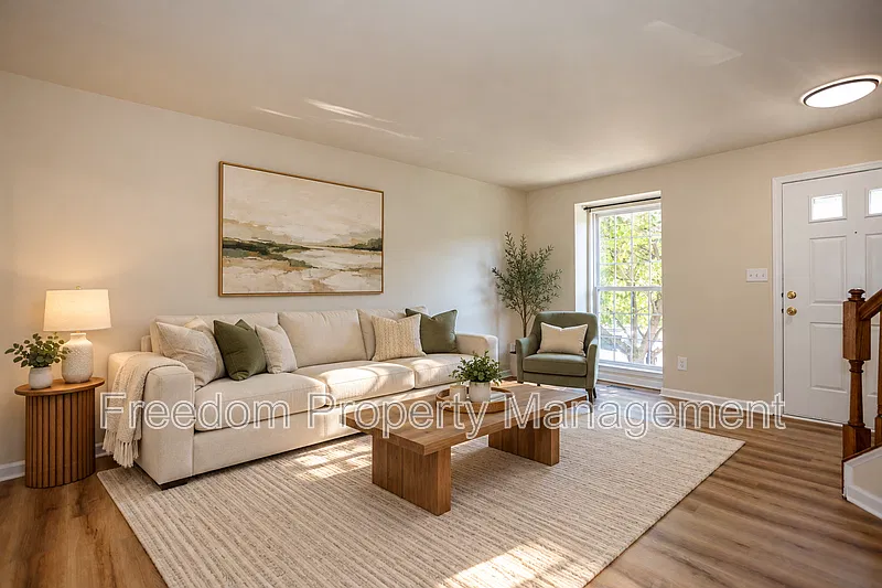 3 bed, 2.5 bath, 1478 sqft, $2,642 — Photo 2