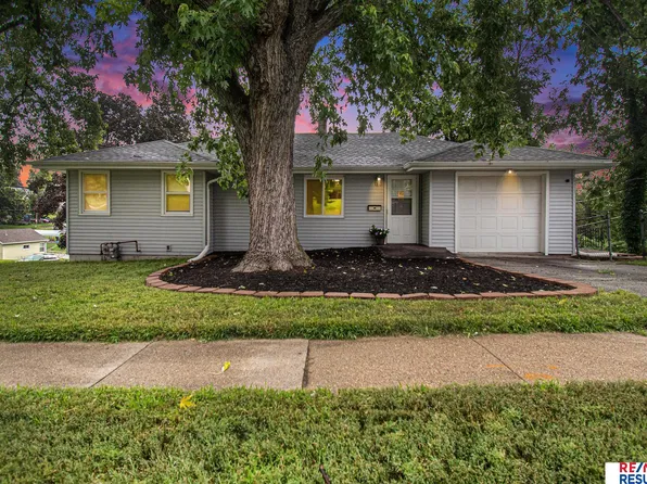 4972 Maple St, Omaha, NE 68104