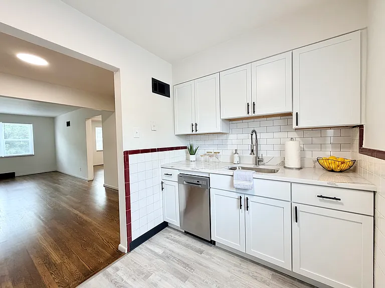 7176 Jamieson Ave #1W — Photo 2
