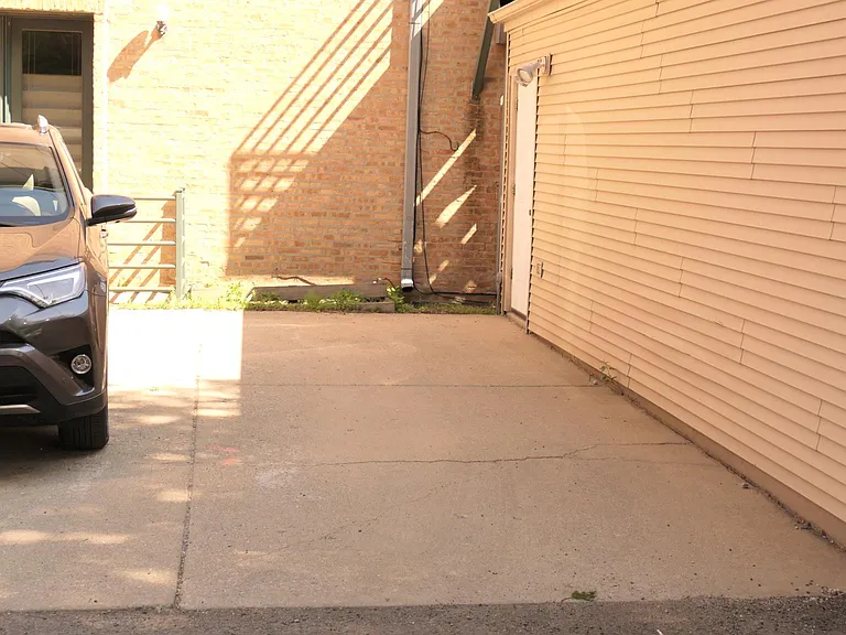 413 N Noble St #G — Photo 24