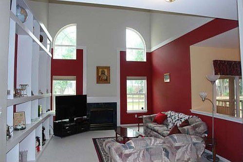 5th image of 334 Meadow Glen Dr