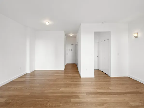 225 Rector Place image 5 of 8