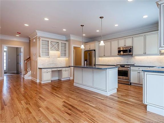 3rd image of 204 Hunters Dr #204