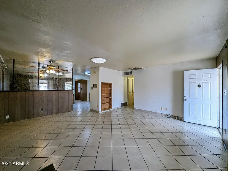 6036 N 31st Dr — Photo 12
