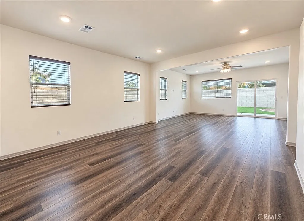 3 bed, 2.5 bath, 2251 sqft, $3,750 — Photo 2