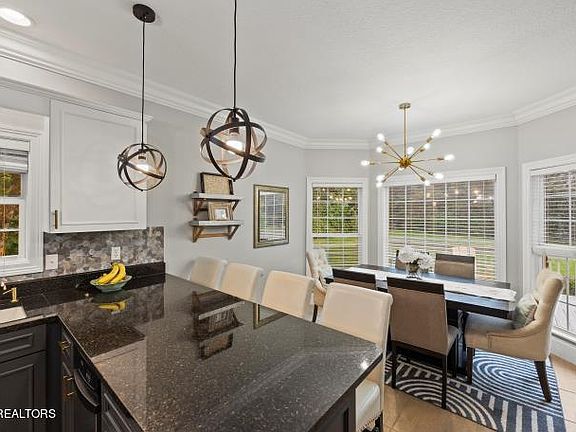 5th image of 1028 Foxdale Dr