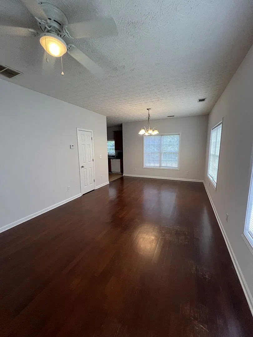 390 Hawthorne Ext L 3 Bed, 2 Bath — Photo 2