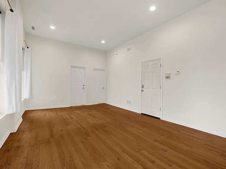 2859 S Lowe Ave #2F — Photo 9