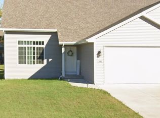 1341 Moon Ridge Ct, Kaukauna, WI 54130