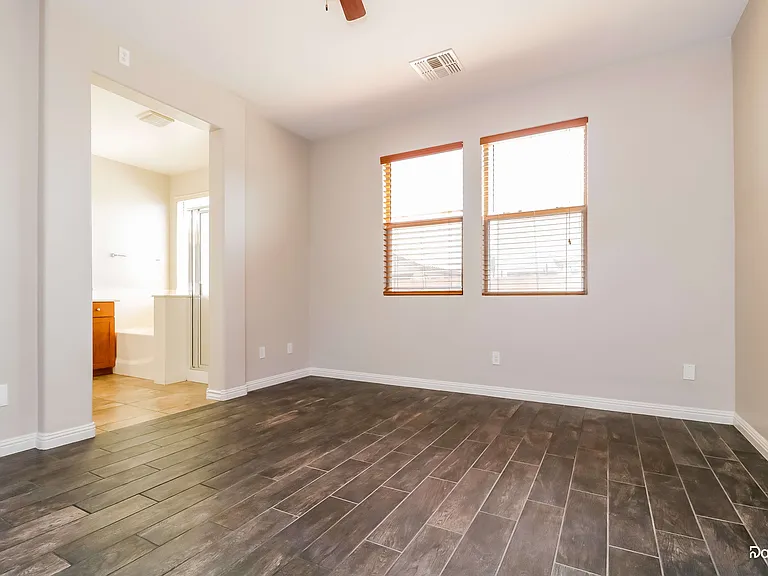2427 S 101st Ln — Photo 8