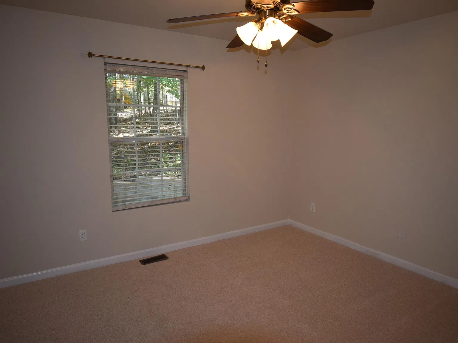 3 bed, 2.0 bath, 1344 sqft, $1,850 — Photo 4
