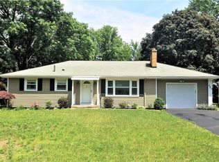 201 Bayberry Ln, Rochester, NY 14616