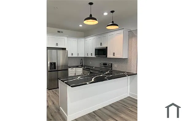 Building Photo - 1830 W Diamond St #2