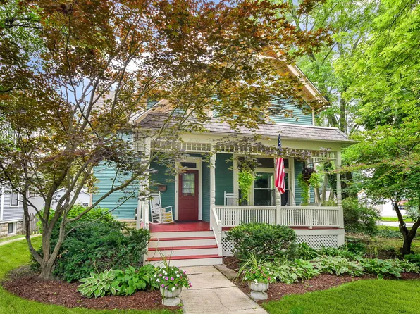 8 N Sleight St, Naperville, IL 60540