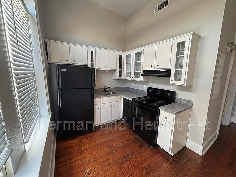 2 bed, 1.0 bath, 880 sqft, $1,075 — Photo 3