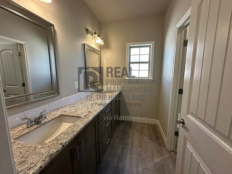 7604 Crestline Dr — Photo 9