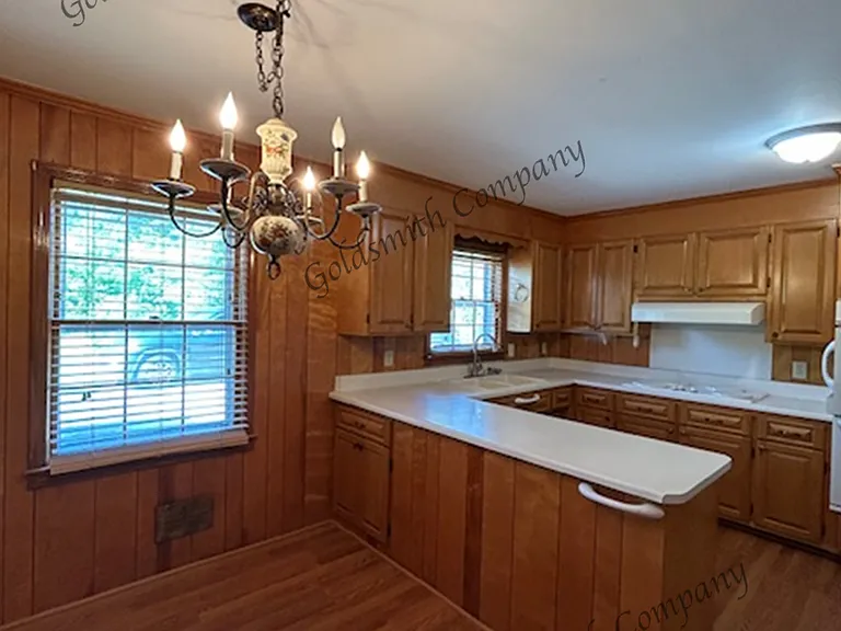 2 Woodfern Cir — Photo 3