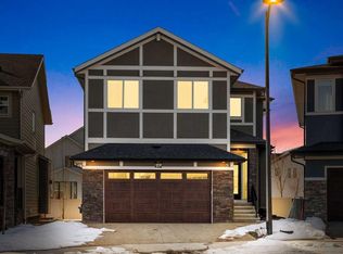 27 W Grove Pl SW, Calgary, AB T3H 1Z4