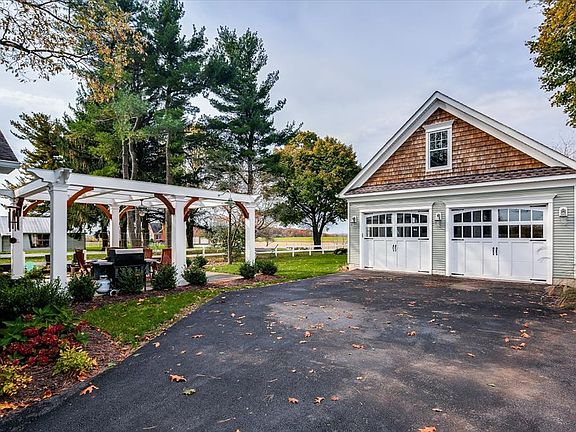 Detached Garage