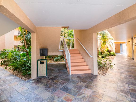 5th image of 3930 S Roosevelt Blvd APT W211