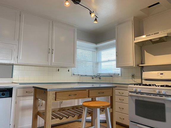 2nd image of 6621 La Jolla Blvd