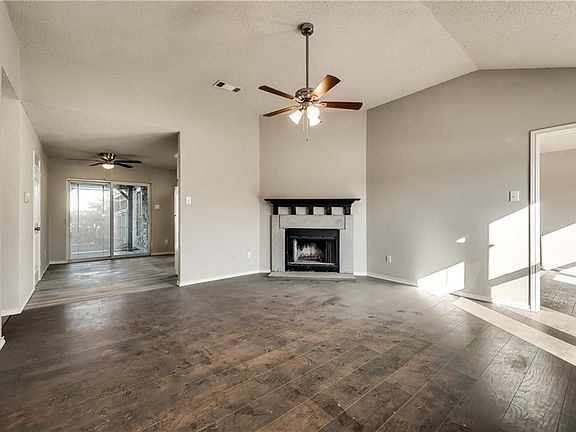 3rd image of 5926 Royalcrest Dr