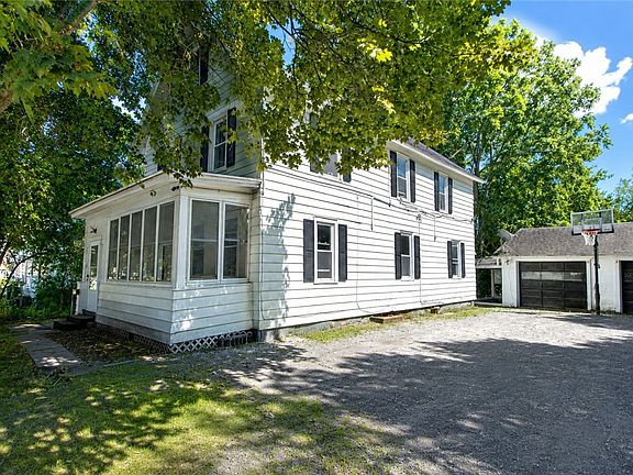 2nd image of 21 Worthington Ave