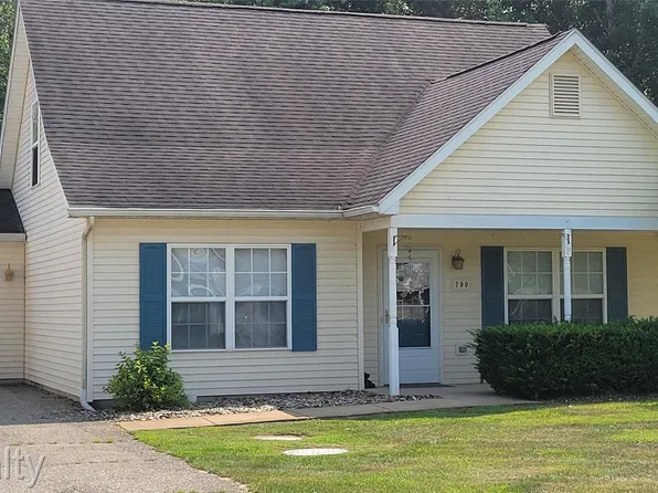 790 Cattail Ln, Pinckney, MI 48169