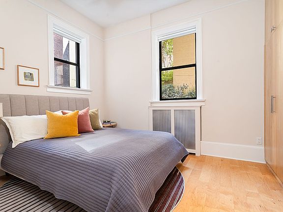 5th image of 292 Riverside Dr APT 3C